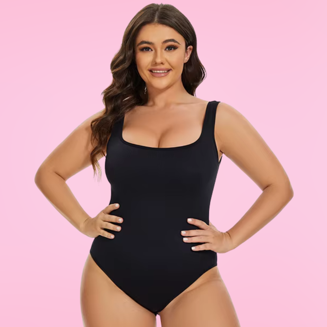 בגד גוף מחטב בסריגת ריב דגם נועם "נוחות של גופייה, לוק של דוגמנית."