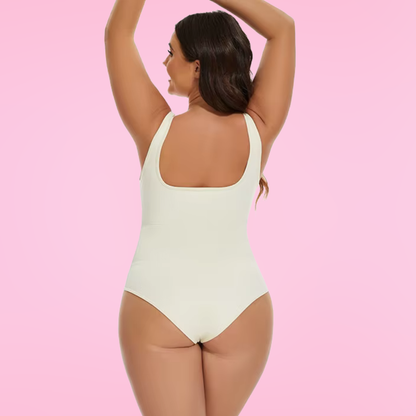 בגד גוף מחטב בסריגת ריב דגם נועם "נוחות של גופייה, לוק של דוגמנית."